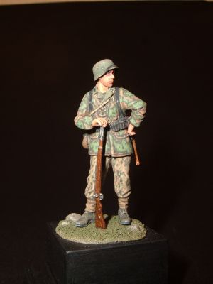 S2KW062 - Panzer grenadier at rest